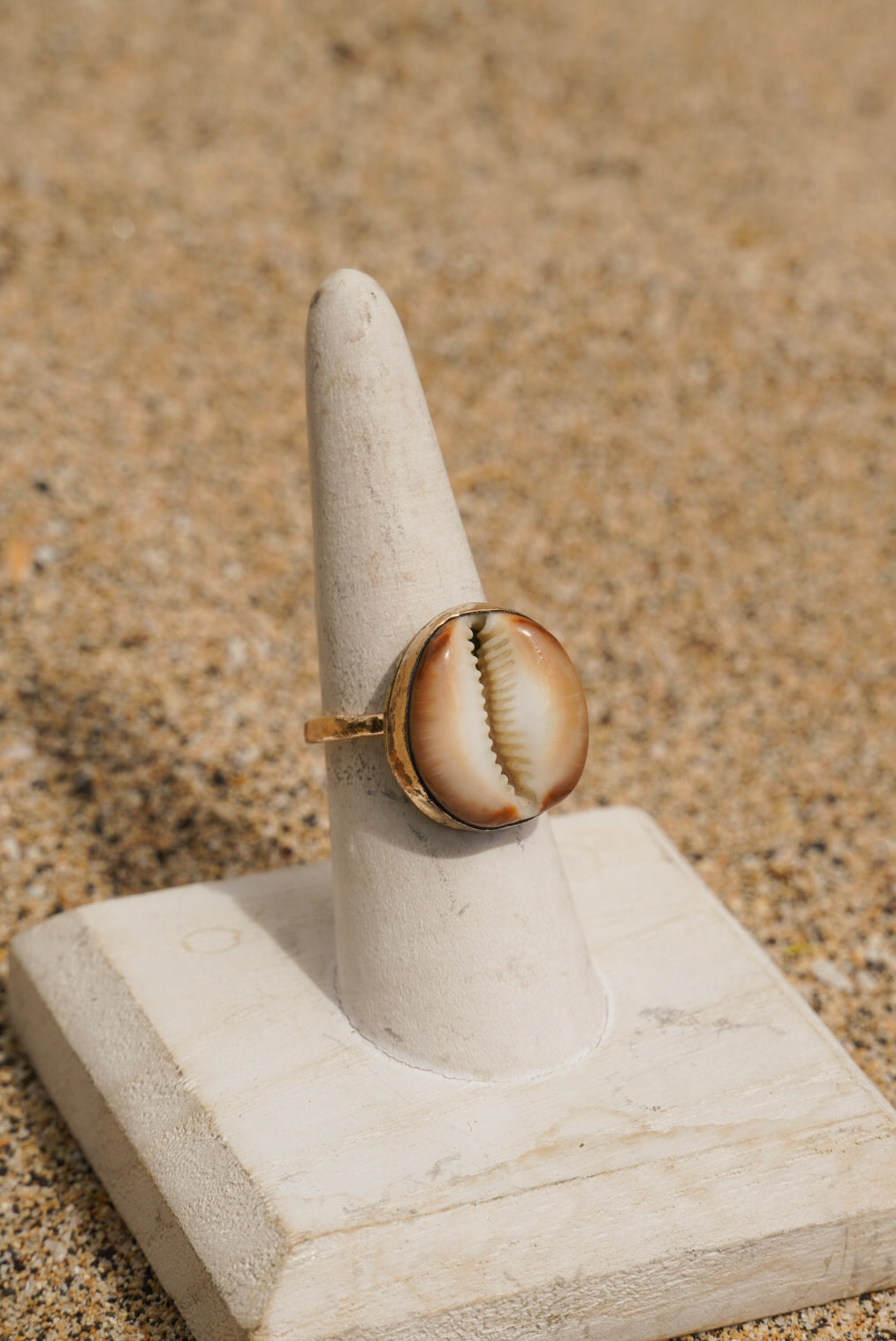 Bezel-Set Cowrie Shell Ring – Gold-Filled (Size 7)